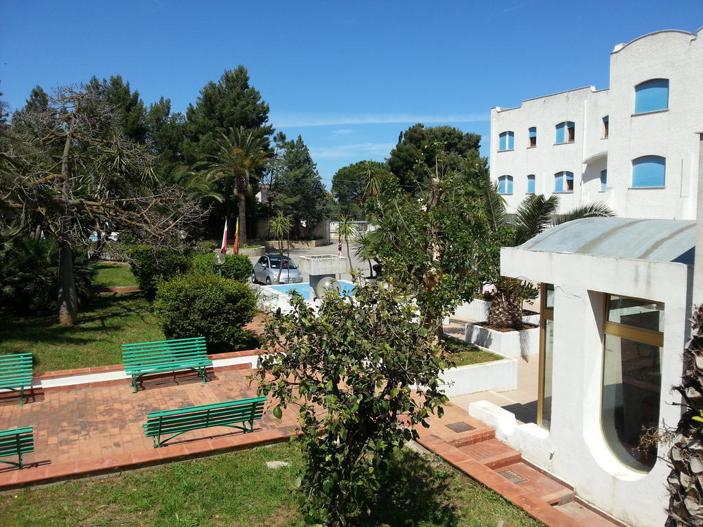 Hotel Azzolini Villagrazia Di Carini Buitenkant foto